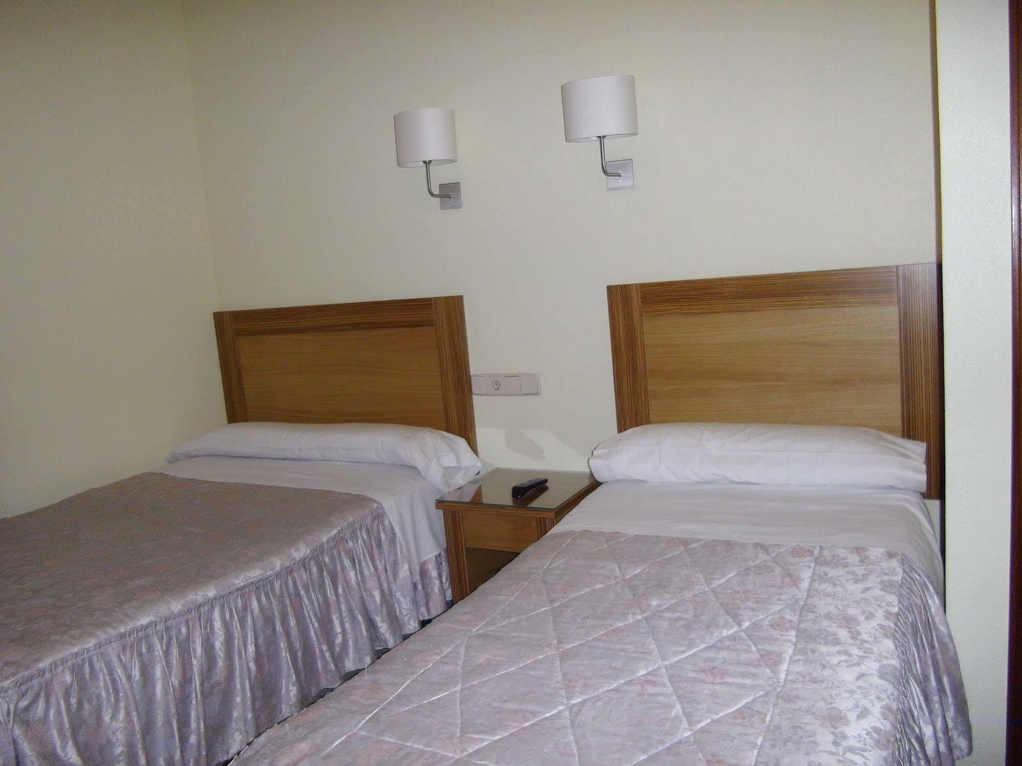 מדריד Hostal Rivera - Atocha מראה חיצוני תמונה